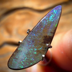 2.5cts - Australian Black Boulder Seam Opal