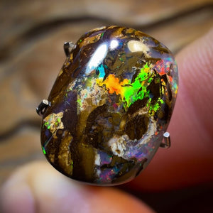 Little Rippa Unique 3 Sided Fire Stone 4.5cts - Yowah Nut Opal. Red Multicolour