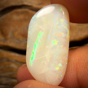LAST CARD OF THE NIGHT ARENT YOU GLAD YOU HUNG AROUND !!!9.7cts - South Australian White Opal. Vintage Cut