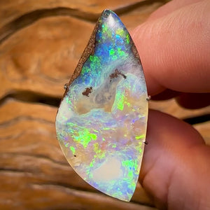 8.55cts - Queensland Boulder Seam Opal Rub