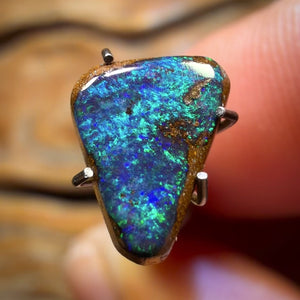 1.7cts - Queensland Boulder Seam Opal from Winton