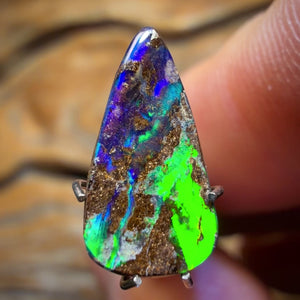 2.1cts - Awesome ! Queensland Boulder Seam Opal. Australian Opal
