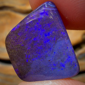 13.1cts - Gem Queensland Boulder Seam Opal