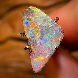 1.9cts - Queensland Boulder Seam Opal