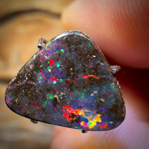 3.2cts - Queensland Boulder Seam Opal. Australischer Opal