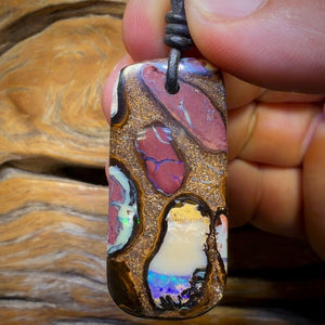 Collier en opale boulder du Queensland, style tribal, percé, 44 x 20 mm