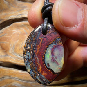 33 x 23 mm – Gebohrte Stammes-Queensland-Boulder-Opal-Halskette