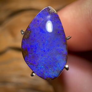 2.9cts - “Royal Blue”Queensland Boulder Seam Opal