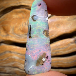 19.6cts - Queensland Boulder Seam Opal. Australian Opal Picture Stone