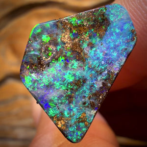10,3 ct – Queensland Boulder Seam Opal. Riffmuster