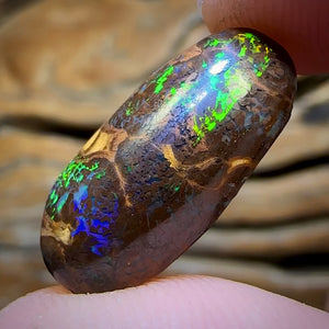 10.4cts - Fluro Bubble Band Queensland Boulder Opal from Yowah
