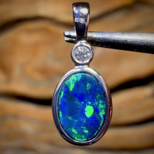 14 Karat Weißgold – Queensland Boulder Opal-Doublet-Anhänger (Schnäppchen)