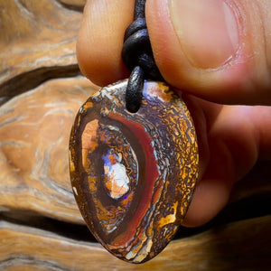 31 x 23 mm – Gebohrte Tribal Queensland Boulder Opal Halskette