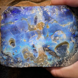 916g - HUGE Queensland Boulder Seam Opal Rough Specimen