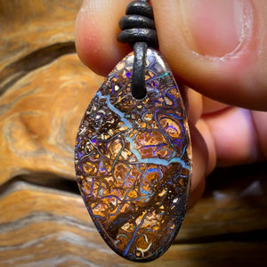 34 x 19mm - Gebohrte Tribal Queensland Boulder Opal Halskette