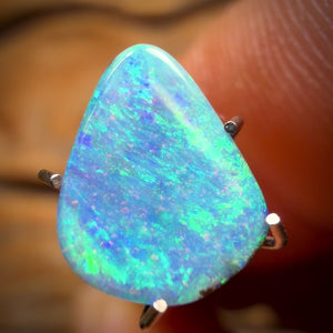 1.5cts - Ice Blue Queensland Boulder Seam Opal