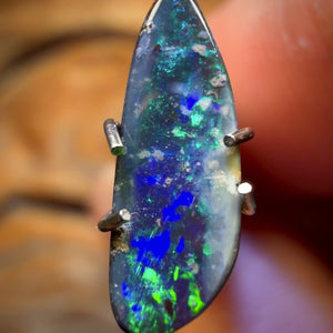 Bargain Card! 1.2cts - Australian Boulder Seam Opal