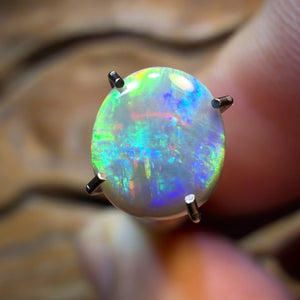 0.95cts - Dark Opal from Lightning Ridge