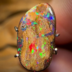 2.63cts - Queensland Boulder Seam Opal from Winton With Red