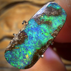 5,65 ct – Queensland Boulder Seam Opal. Riffmuster