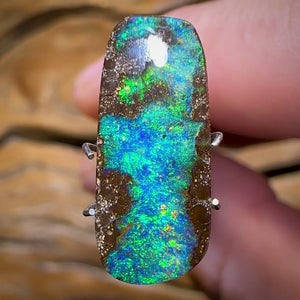 5.65cts - Queensland Boulder Seam Opal. Reef Pattern