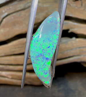 Australian 6.6cts - Black opal rub Lightning Ridge