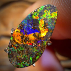 2.8cts - Top Electric Rainbow Queensland Boulder Seam Opal