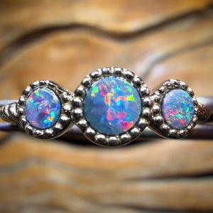 🔨 AUCTION 🔨 Sterling Silver - Antique Beaded Style Queensland Boulder Opal Doublet Ring. Adjustable Size