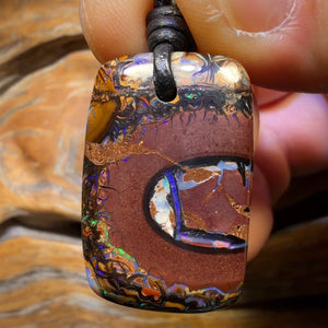29 x 19mm - Gebohrter Stammes Queensland Boulder Opal Halskette