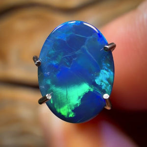0.8cts - Australian Boulder Opal Doublet