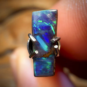 Half Price Card! 0.8cts - Queensland Boulder Seam Opal. Australian Opal Bargain
