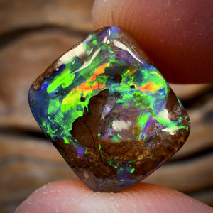 10.3cts - Queensland Boulder Seam Opal. Metallic Colours!