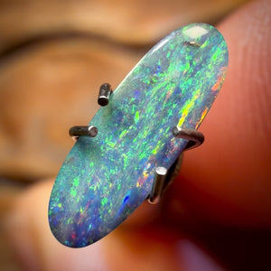 HALF PRICE CARD! 0.9cts - Australian Boulder Seam Opal