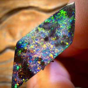 Set in Stein 10.9cts – Top Australischer Boulder Seam Opal
