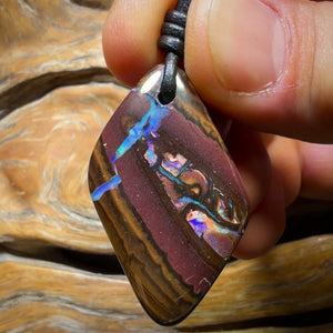 39 x 24mm - Gebohrte Tribal Queensland Boulder Opal Halskette