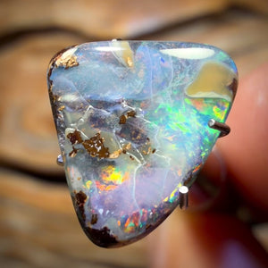 🔨 AUCTION 🔨 No Reserve 4.4cts - Queensland Boulder Seam Opal. Australian Opal
