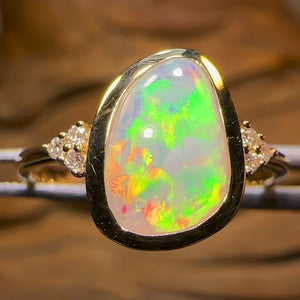 18k Gold - AAA Solid South Australian Bright Bright! Opal diamond Ring