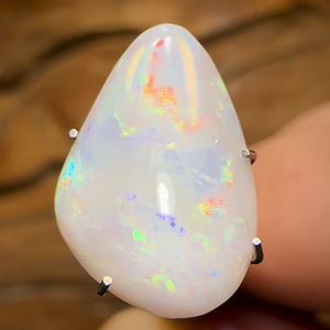 3.8cts  - South Australian White Opal from Mintabie