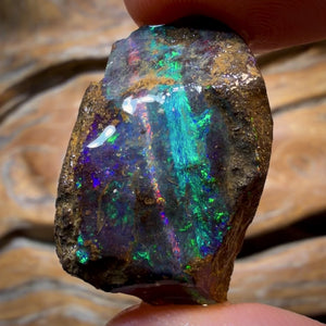 Dad Card! 39.4cts - Queensland Boulder Seam Opal Rough Piece. Natural Split