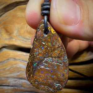 Collier en opale boulder du Queensland, style tribal, 37 x 22 mm