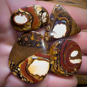 🔒 122,8 cts - Lot de 4 opales boulder tribales du Queensland. Conglomérat de noix de Yowah - Bonne affaire