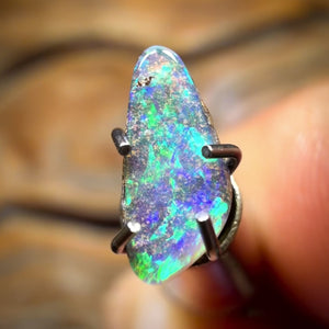 🔨 AUCTION 🔨 No Reserve 0.25cts - Small but Sweet Australian Boulder Seam Opal from Queensland
