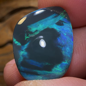 13.4cts - “Spot the Image” Black Opal from Lightning Ridge Picture Stone