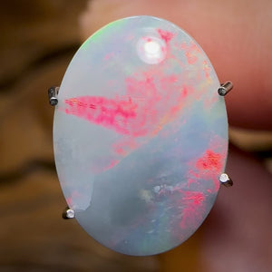 Opale rouge sur semi-noire de 2,7 carats, Lightning Ridge Bargain