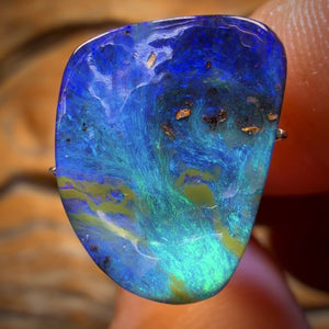 7.5cts - Queensland Boulder Seam Opal. Reef Pattern