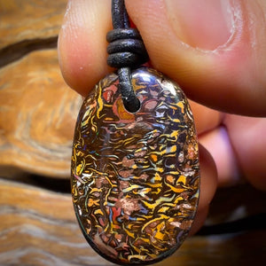 28 x 19 mm – Gebohrte Stammes-Opal-Halskette aus Queensland-Boulderopal
