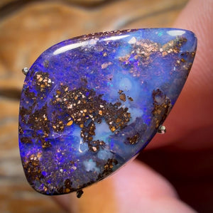 Bargain Card! 9.1cts - Queensland Boulder Seam Opal. Australian Opal