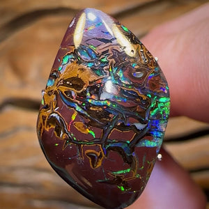 14,9 carats - Opale Boulder du Queensland de Koroit, de couleur tribale supérieure et électrique