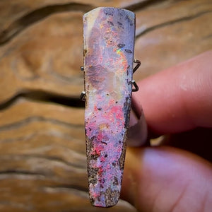 7.6cts - “Red Flash Family”Queensland Boulder Seam Opal